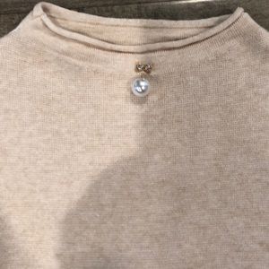 Super cute baby pink top with a pearl detail.